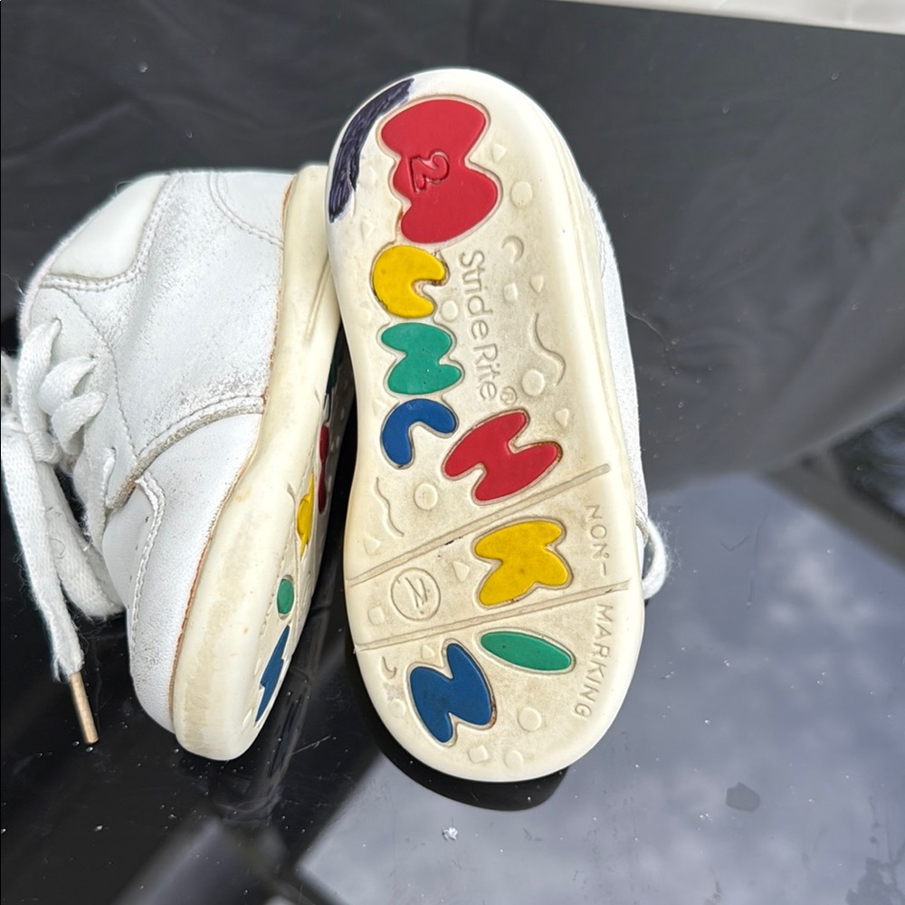 Stride Rite White Sneakers Classic Design - Picture 5 of 5